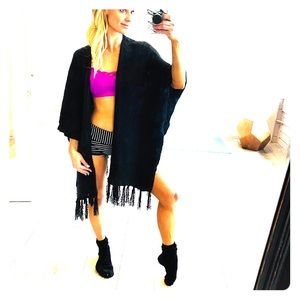 Soft & Cozy Black Wrap. New with tags. 🤍